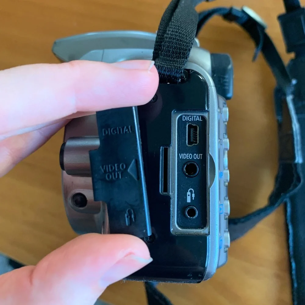 Canon DS6041 camera